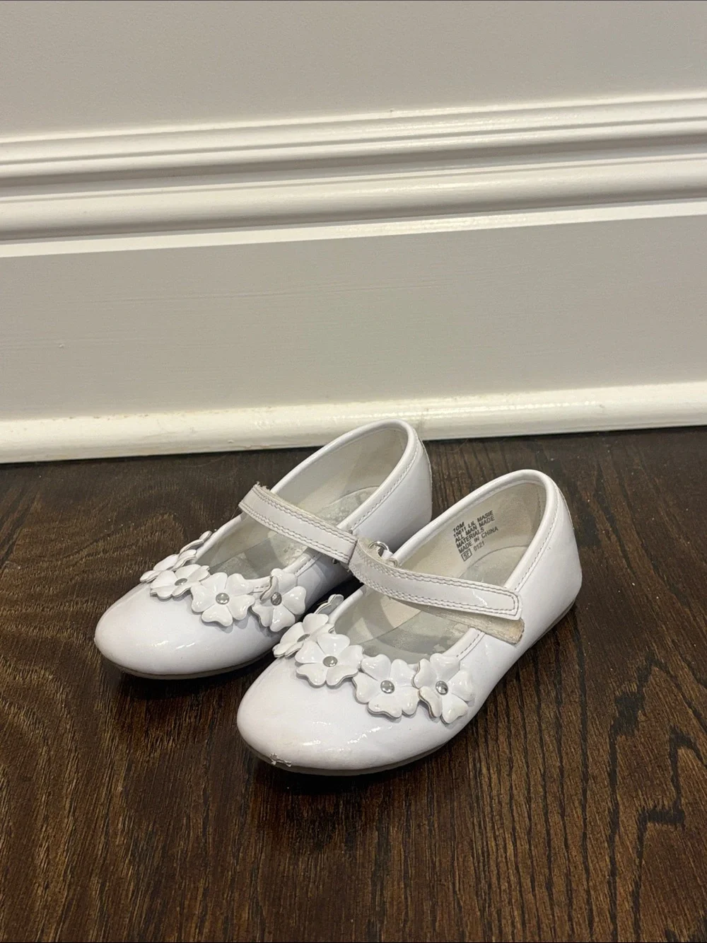 Rachel Shoes Girls White Patent Mary Jane Dress Shoes with Floral Trim Size 10